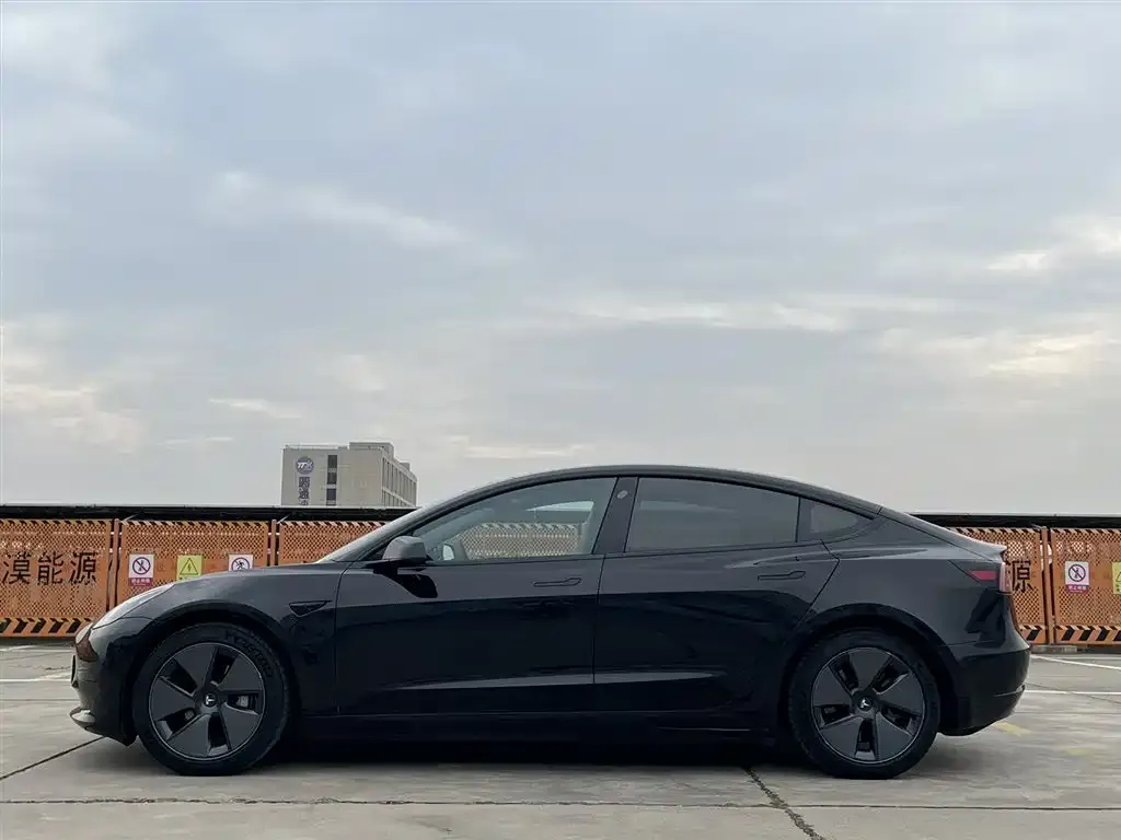Tesla Model 3 — фото 3