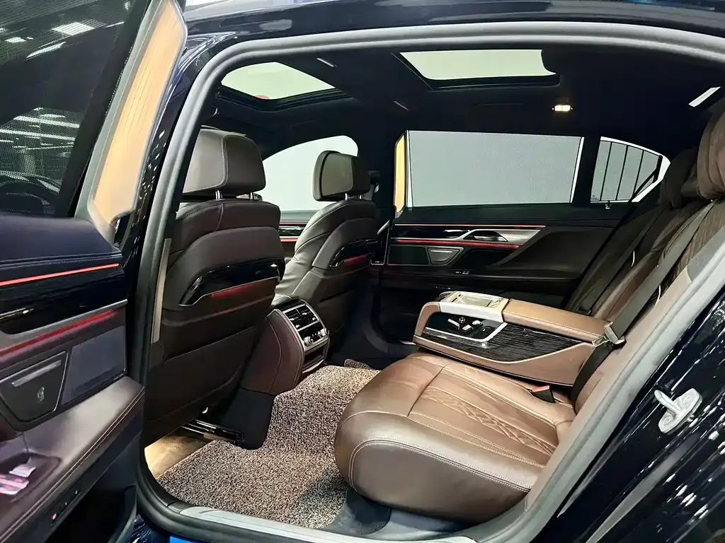 BMW 7 Series 2021 из CN, фото 9