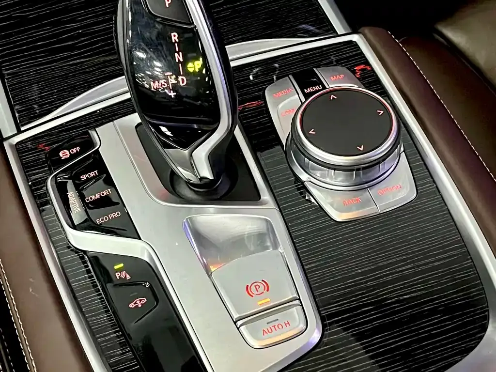 BMW 7 Series 2021 из CN, фото 10