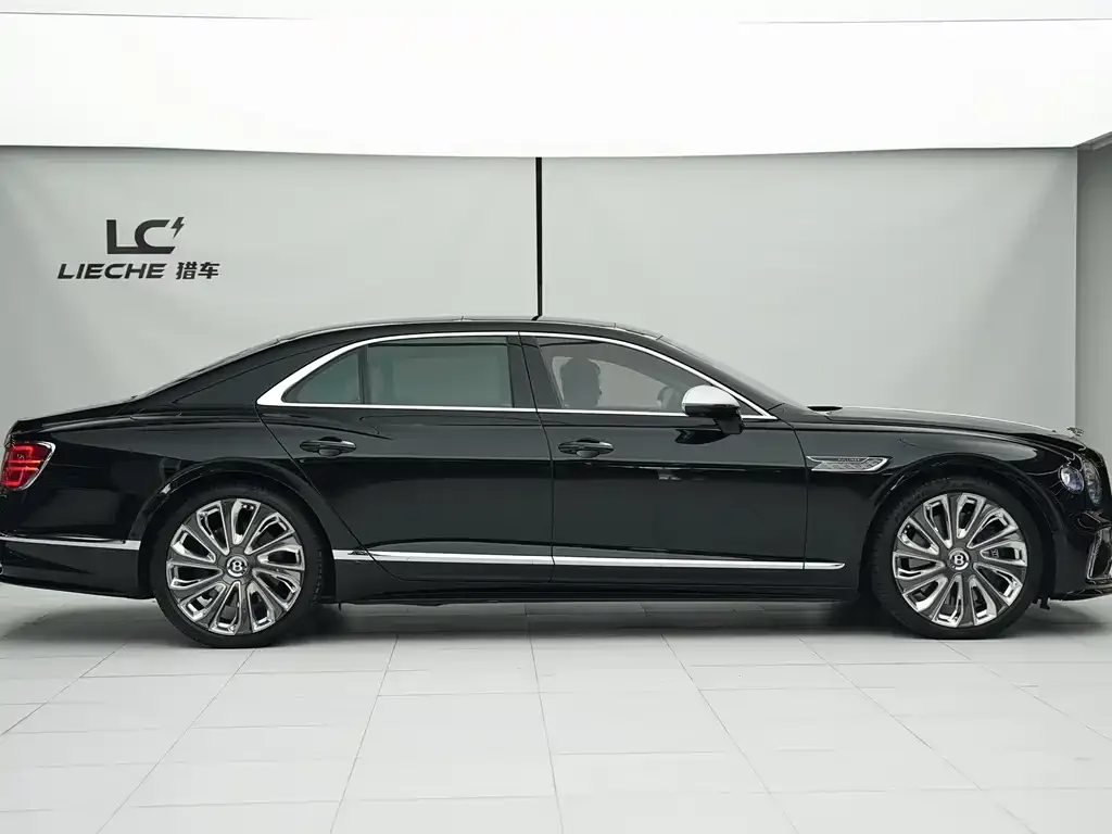 Bentley Flying Spur PHEV 2025 из CN, фото 2