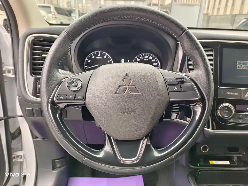 Mitsubishi Outlander — фото 7