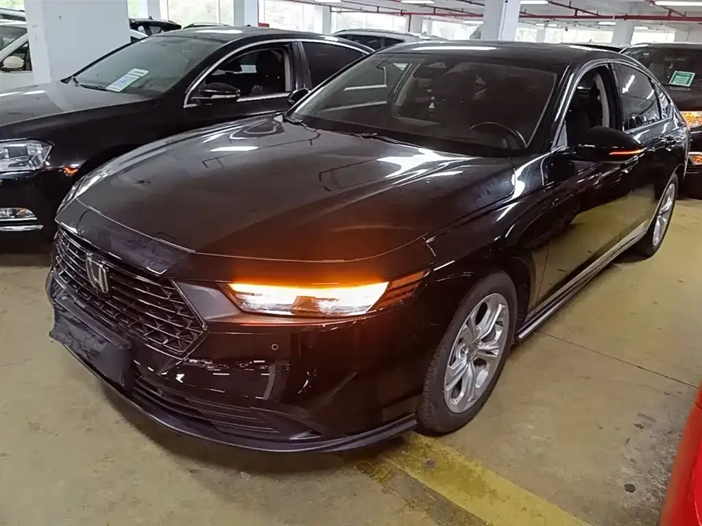 Honda Accord — фото 1