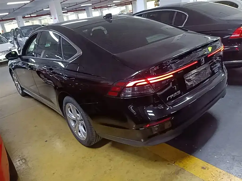 Honda Accord — фото 8
