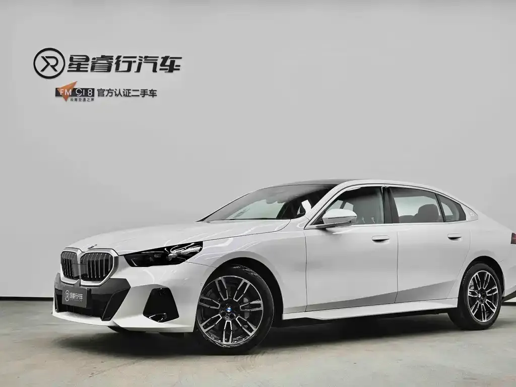 BMW 5 Series — фото 1