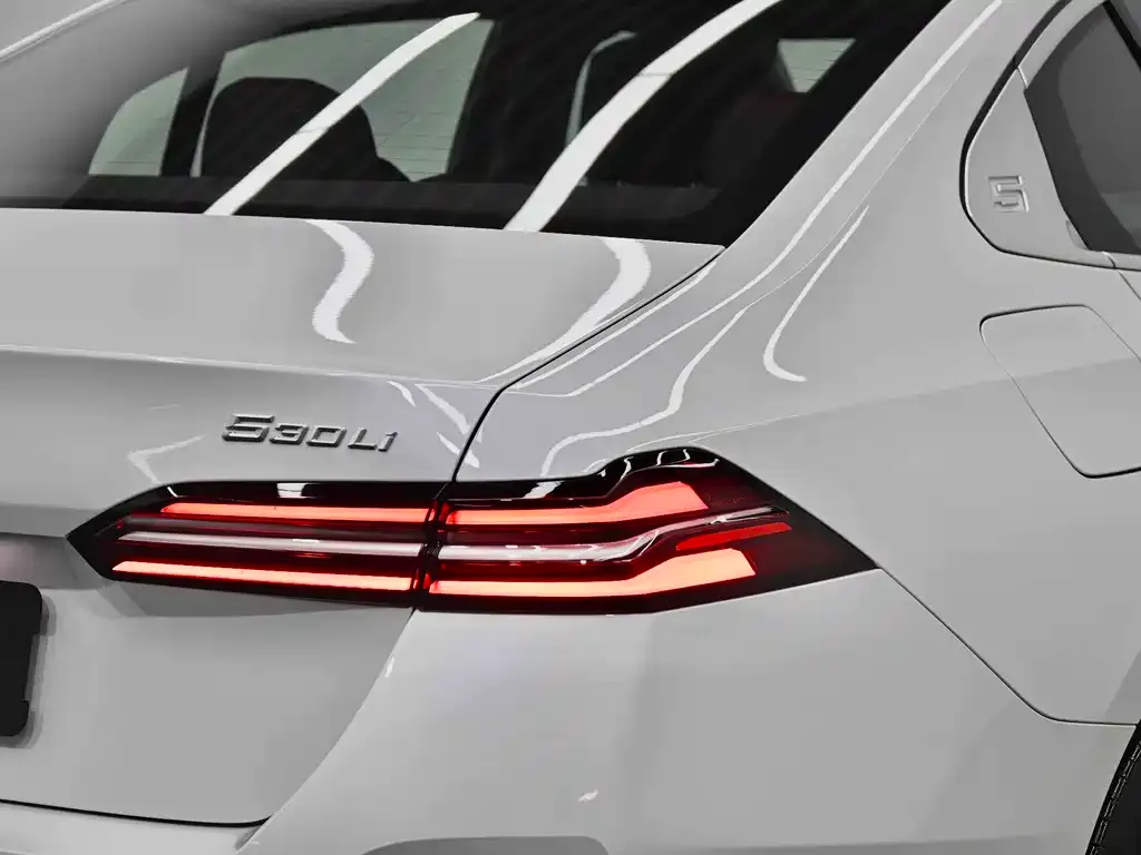 BMW 5 Series — фото 5