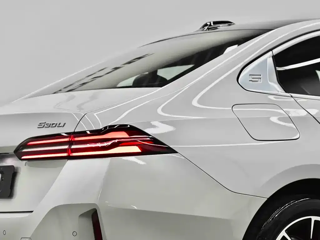 BMW 5 Series — фото 2