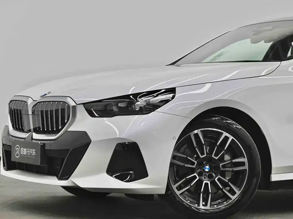 BMW 5 Series — фото 9