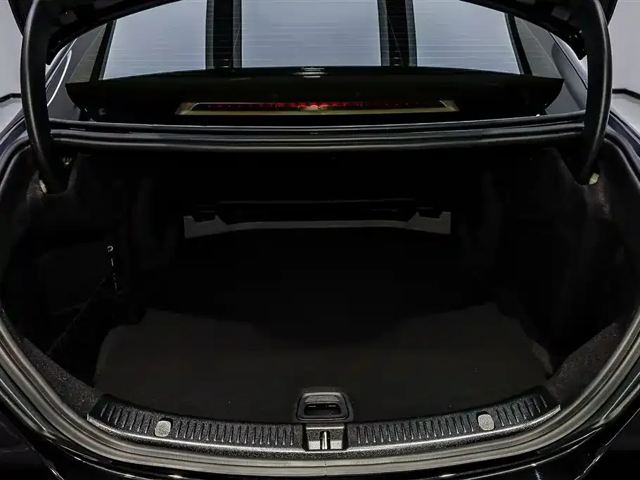 Mercedes-Benz E-Class — фото 5