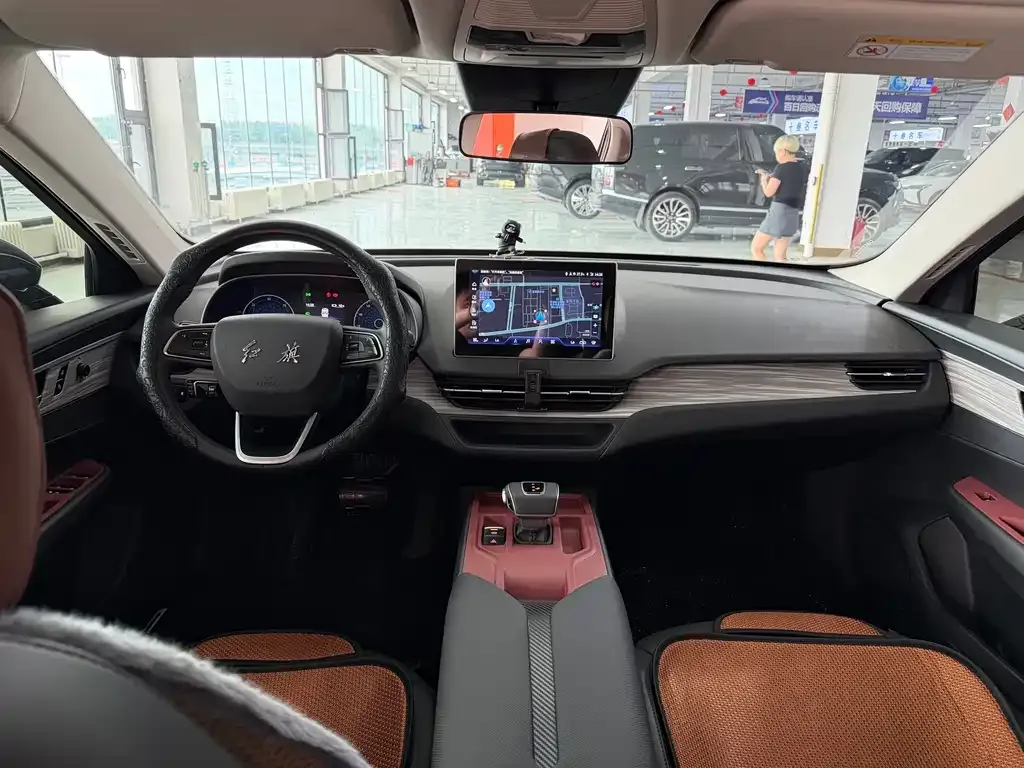 Hongqi E-QM5 — фото 9
