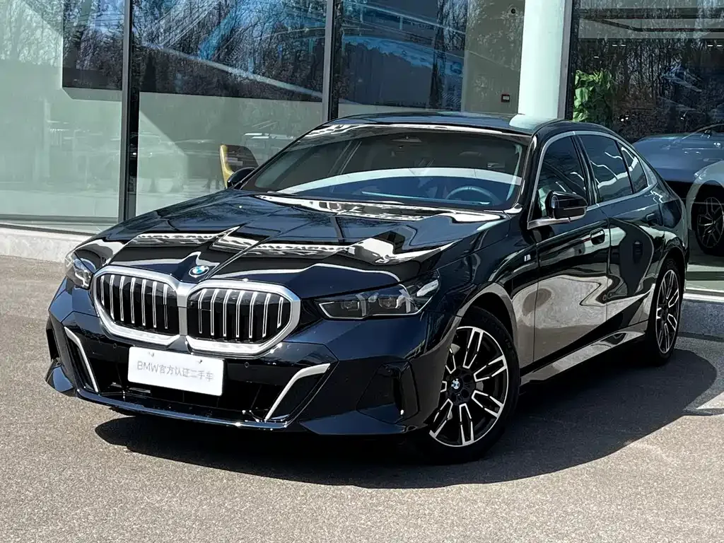 BMW 5 Series — фото 1