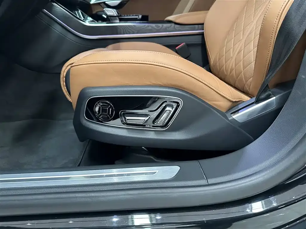 Audi A8 — фото 9
