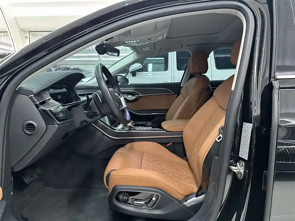 Audi A8 — фото 8