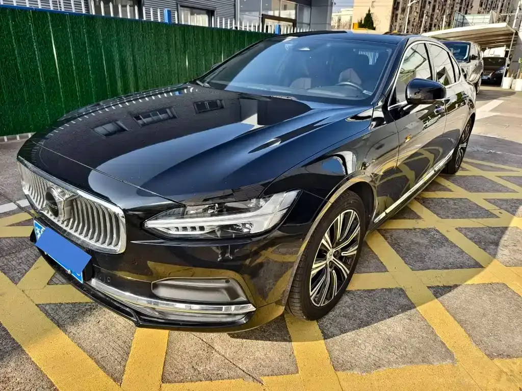 Volvo S90 — фото 1