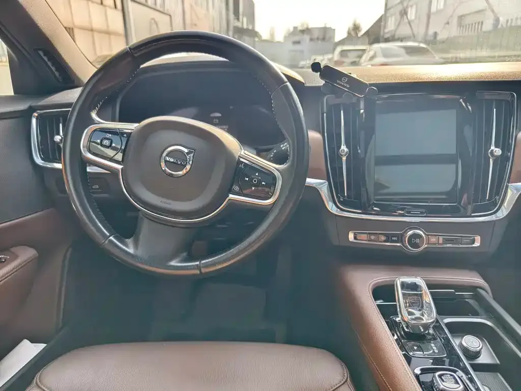 Volvo S90 — фото 3