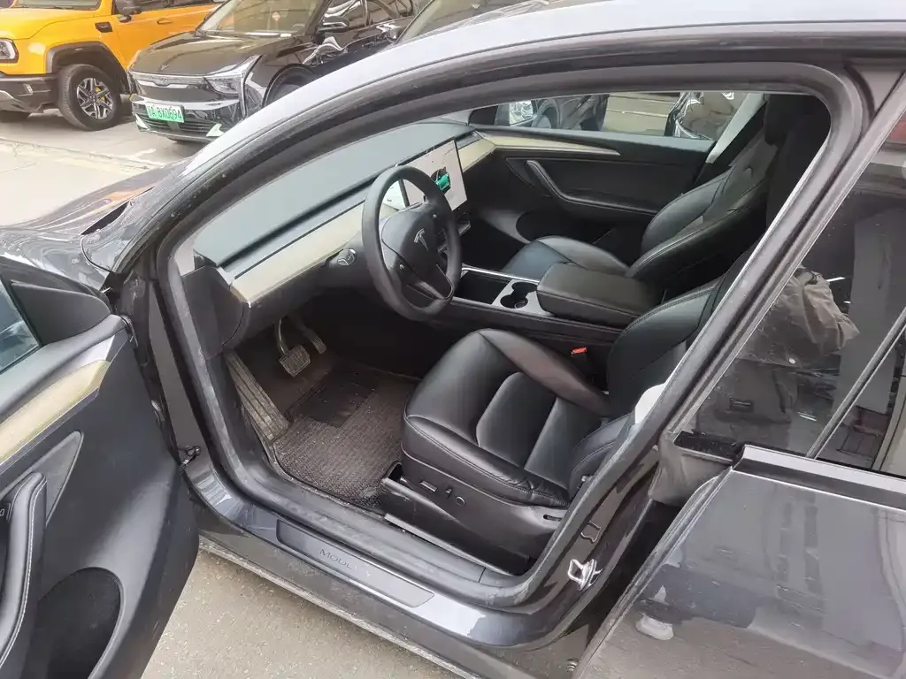 Tesla Model Y — фото 10