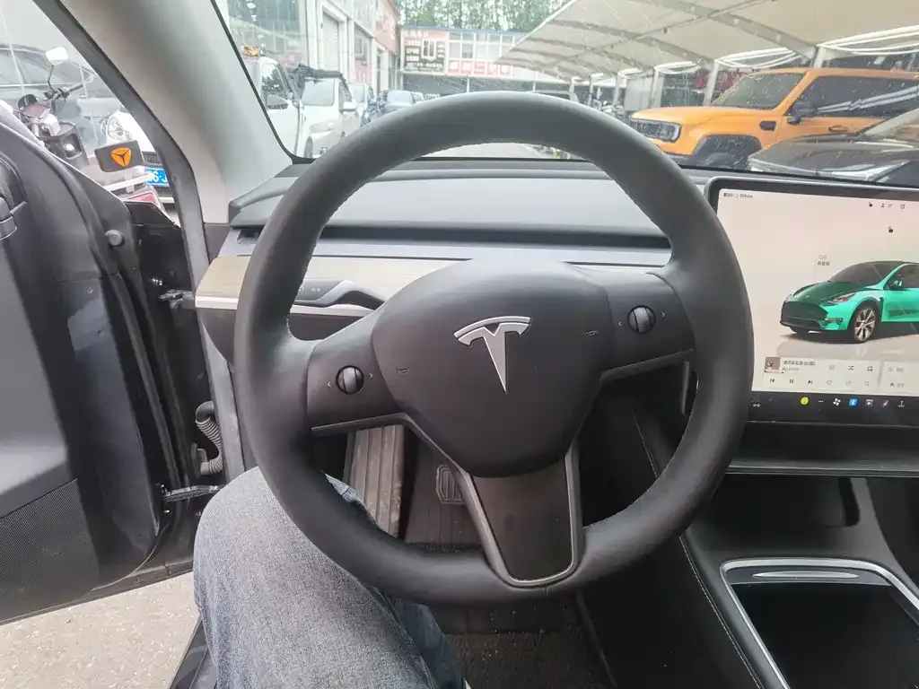 Tesla Model Y — фото 4