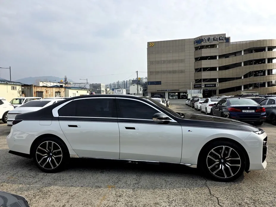 BMW 7-Series 2023 из KR, фото 4
