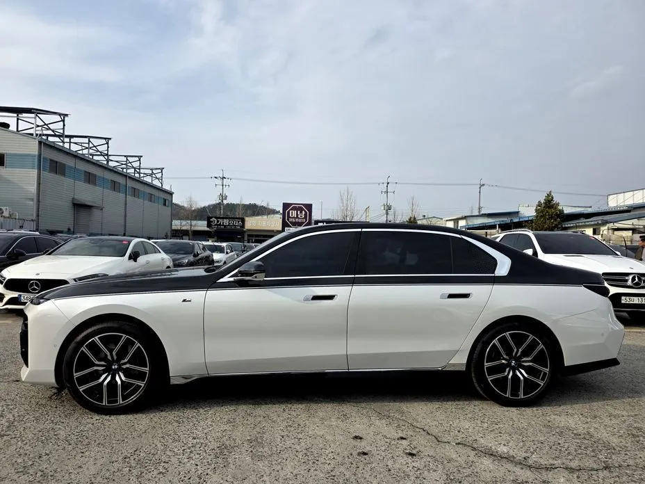 BMW 7-Series 2023 из KR, фото 2