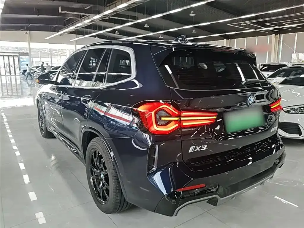 BMW iX3 — фото 10