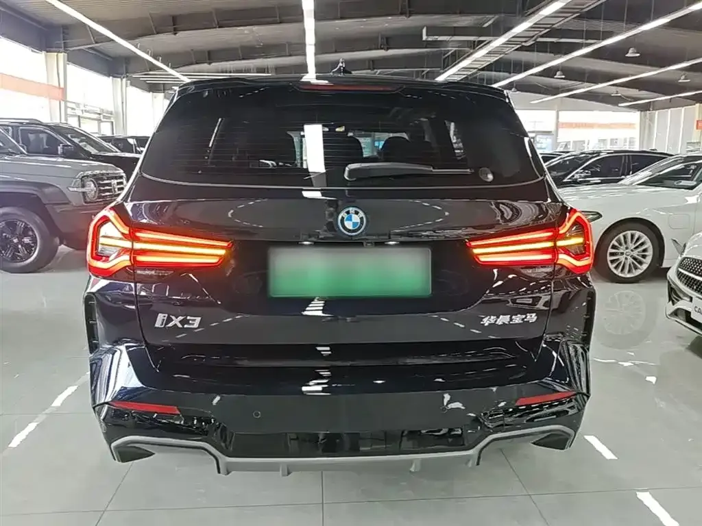 BMW iX3 — фото 9