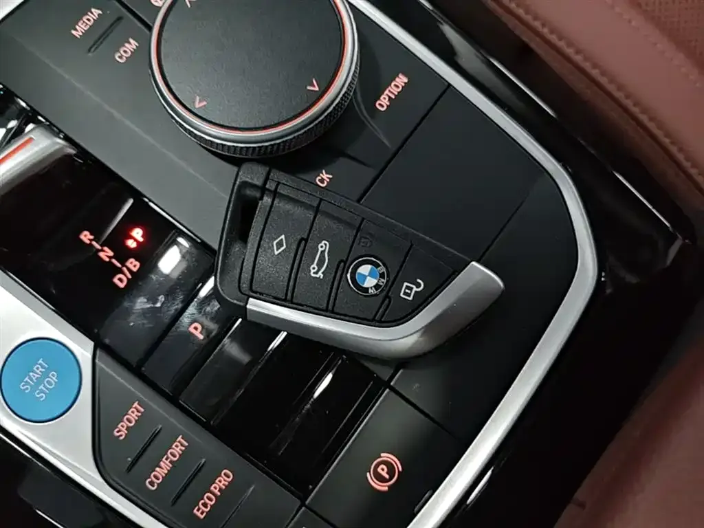 BMW iX3 — фото 5