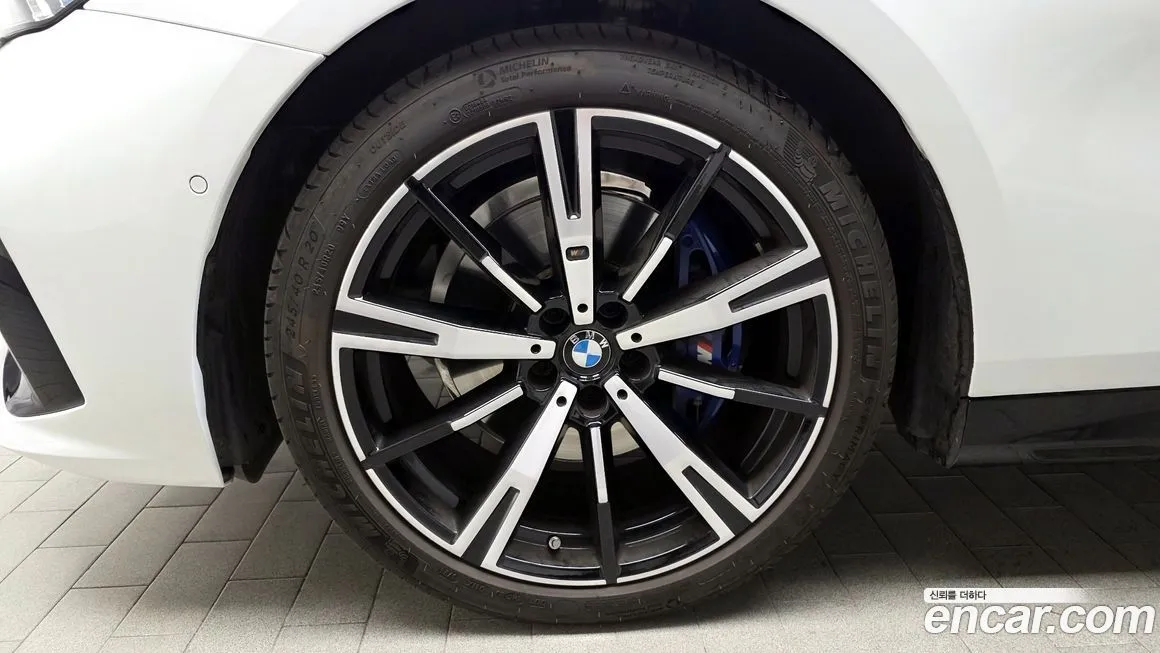 BMW 5-Series — фото 8