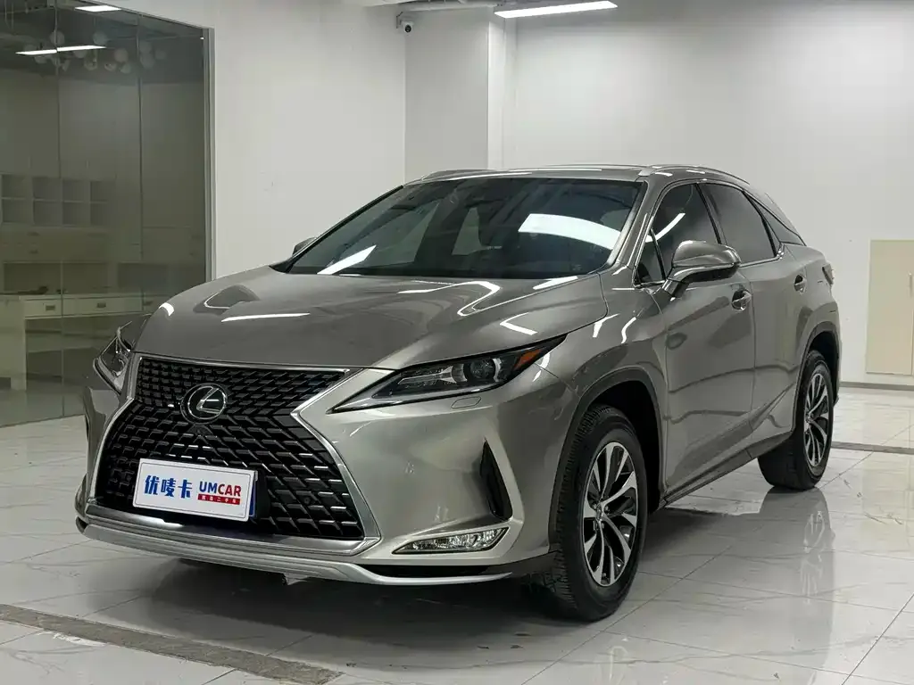 Lexus RX — фото 1