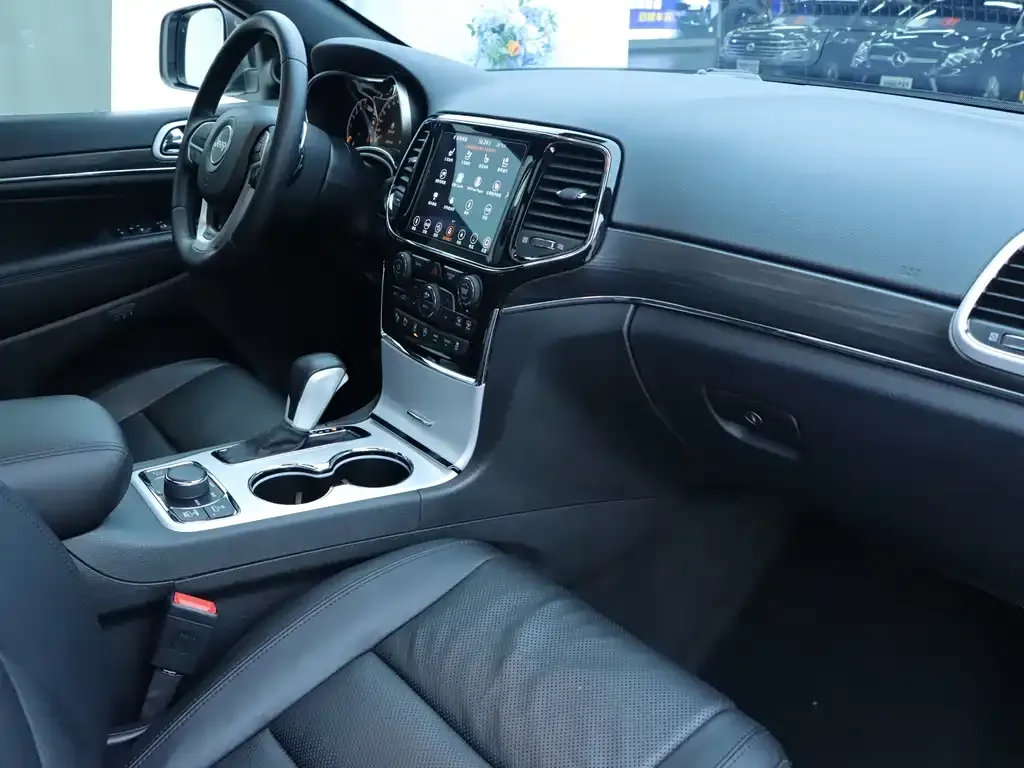 Jeep Grand Cherokee (Import) 2022 из CN, фото 8