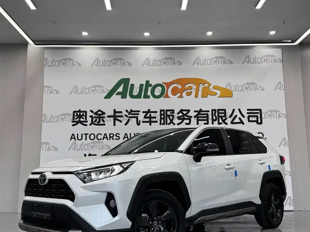 Toyota RAV4 — фото 1