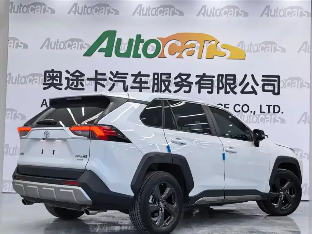 Toyota RAV4 — фото 3