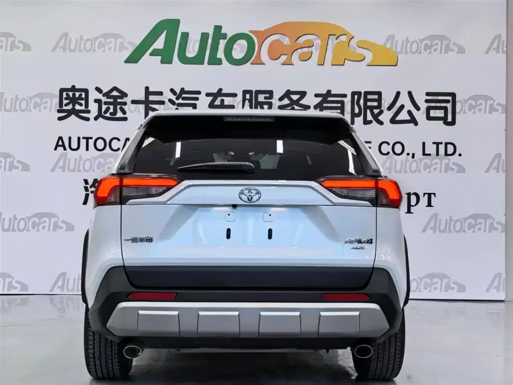 Toyota RAV4 — фото 7