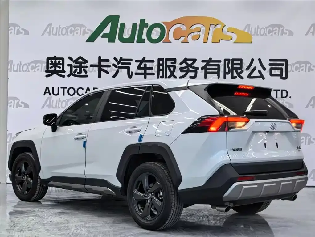 Toyota RAV4 — фото 4