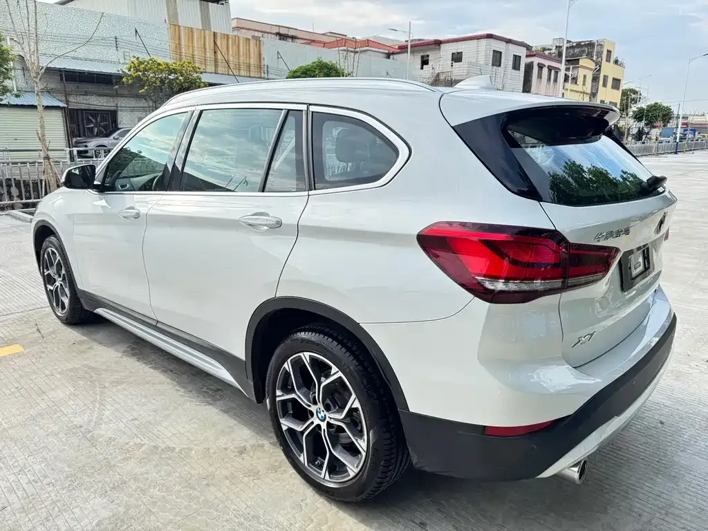 BMW X1 — фото 9
