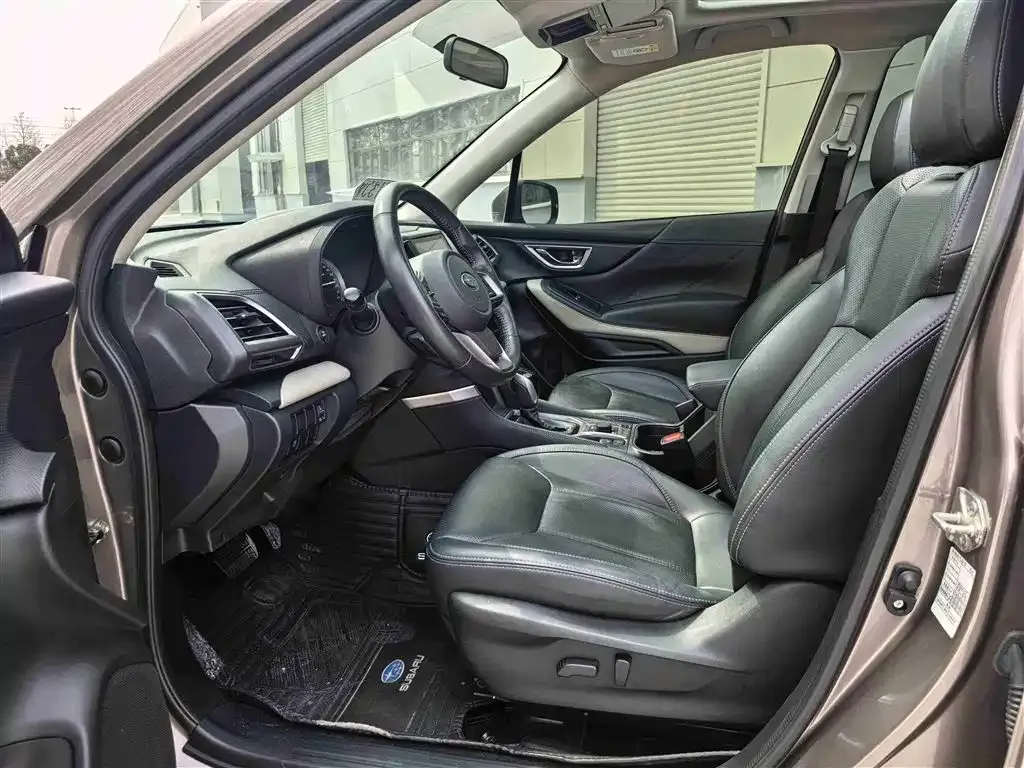 Subaru Forester — фото 4