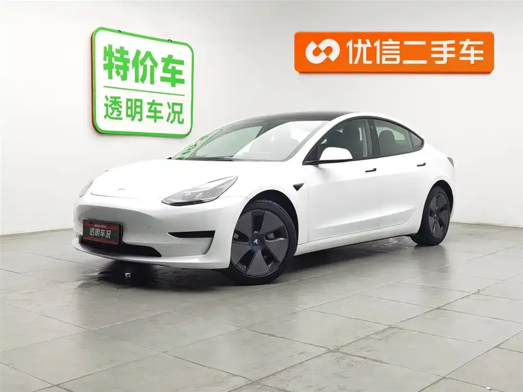 Tesla Model 3 — фото 1