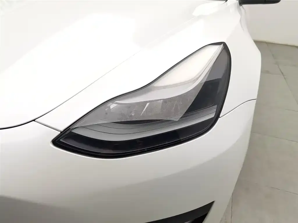 Tesla Model 3 — фото 2