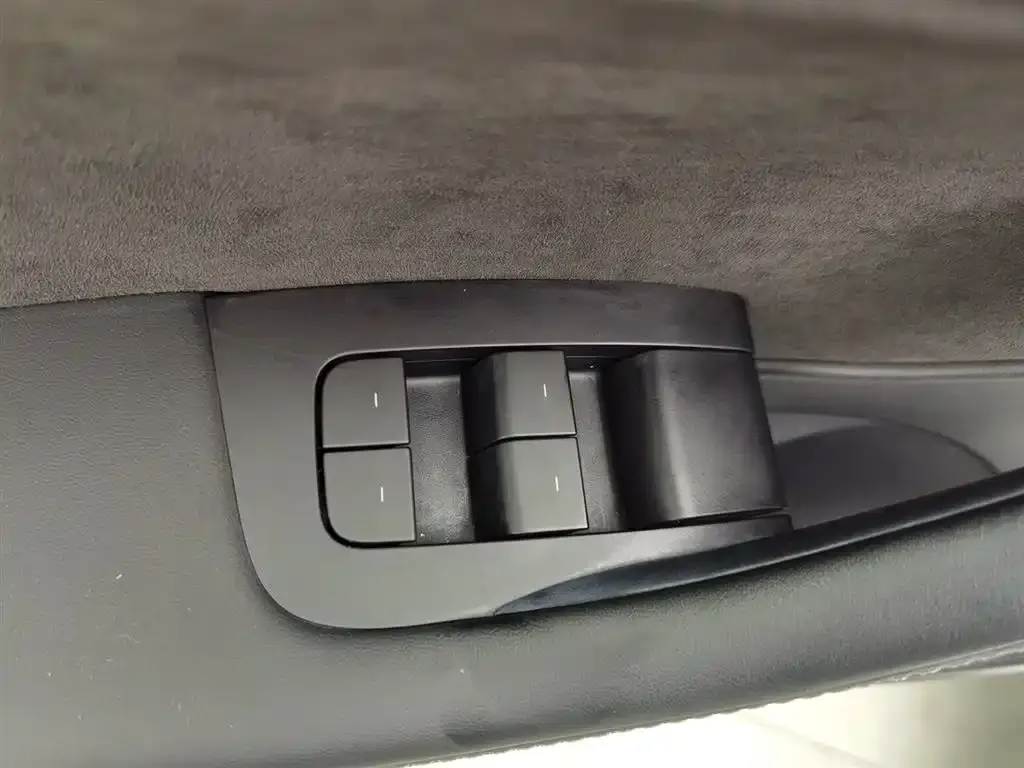 Tesla Model 3 — фото 4