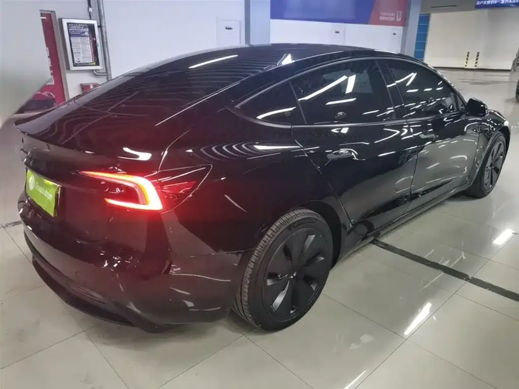 Tesla Model 3 — фото 6