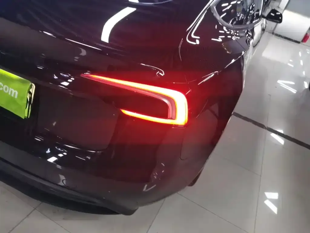 Tesla Model 3 — фото 3