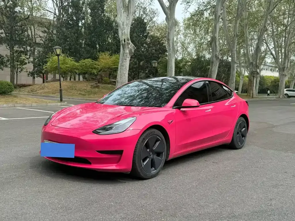 Tesla Model 3 — фото 1