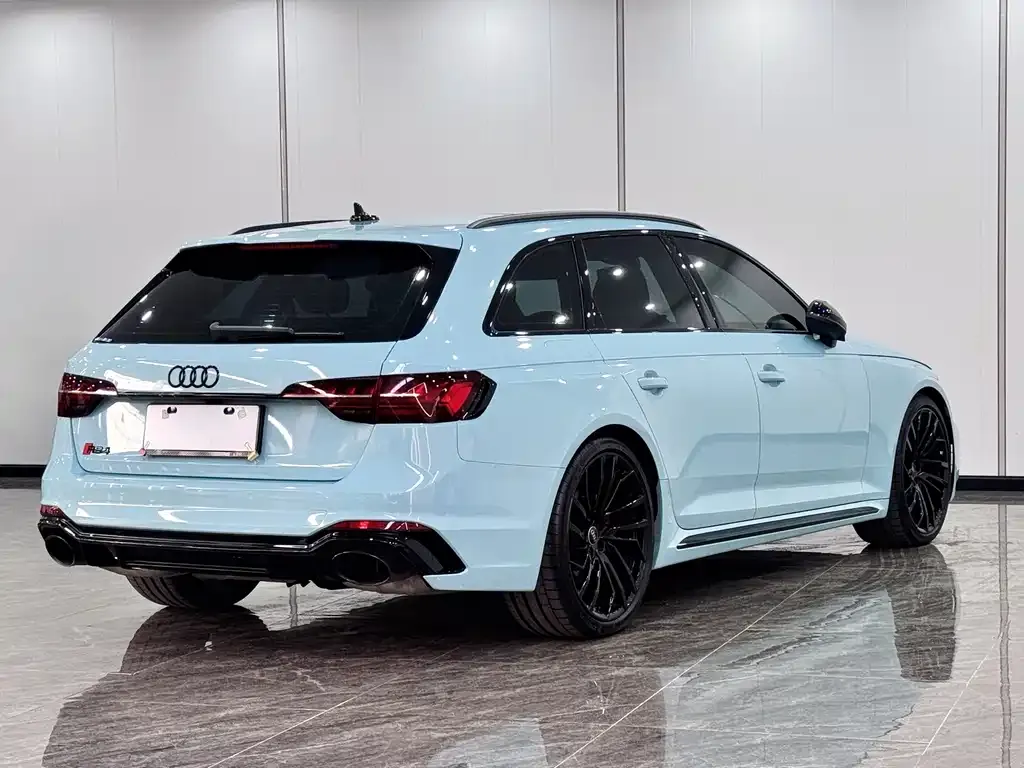 Audi RS 4 2025 из CN, фото 6