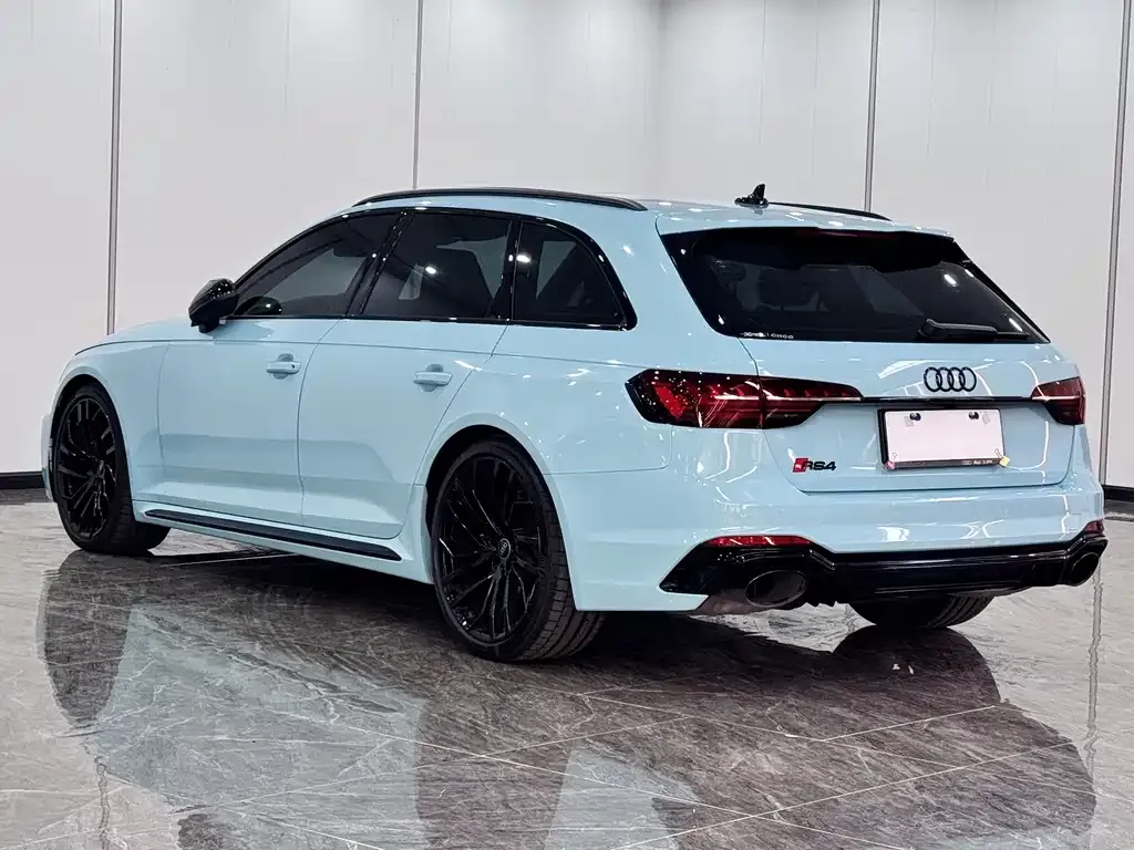 Audi RS 4 2025 из CN, фото 2