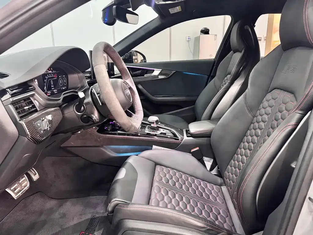 Audi RS 4 2025 из CN, фото 3