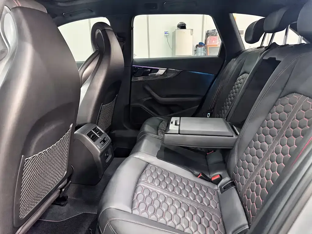 Audi RS 4 2025 из CN, фото 7