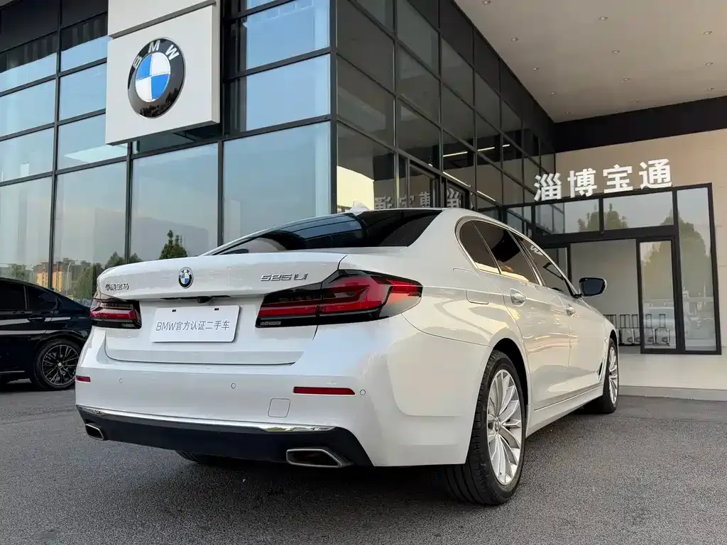 BMW 5 Series — фото 2