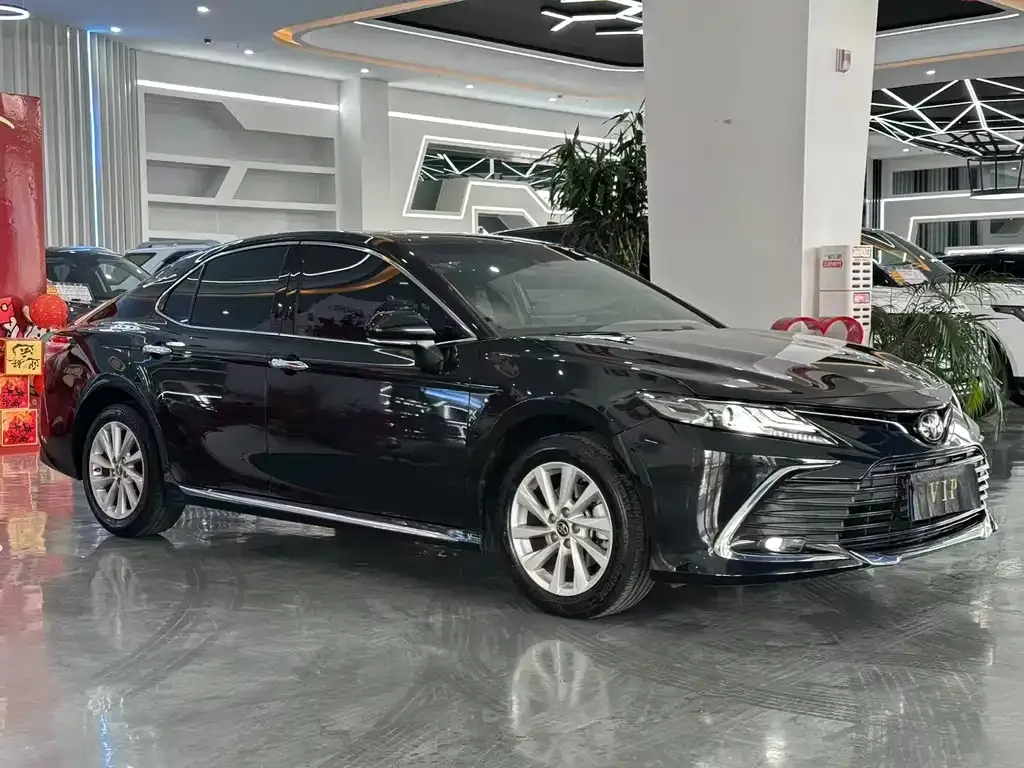 Toyota Camry — фото 4
