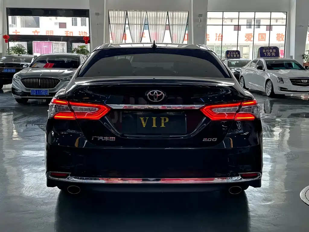Toyota Camry — фото 7