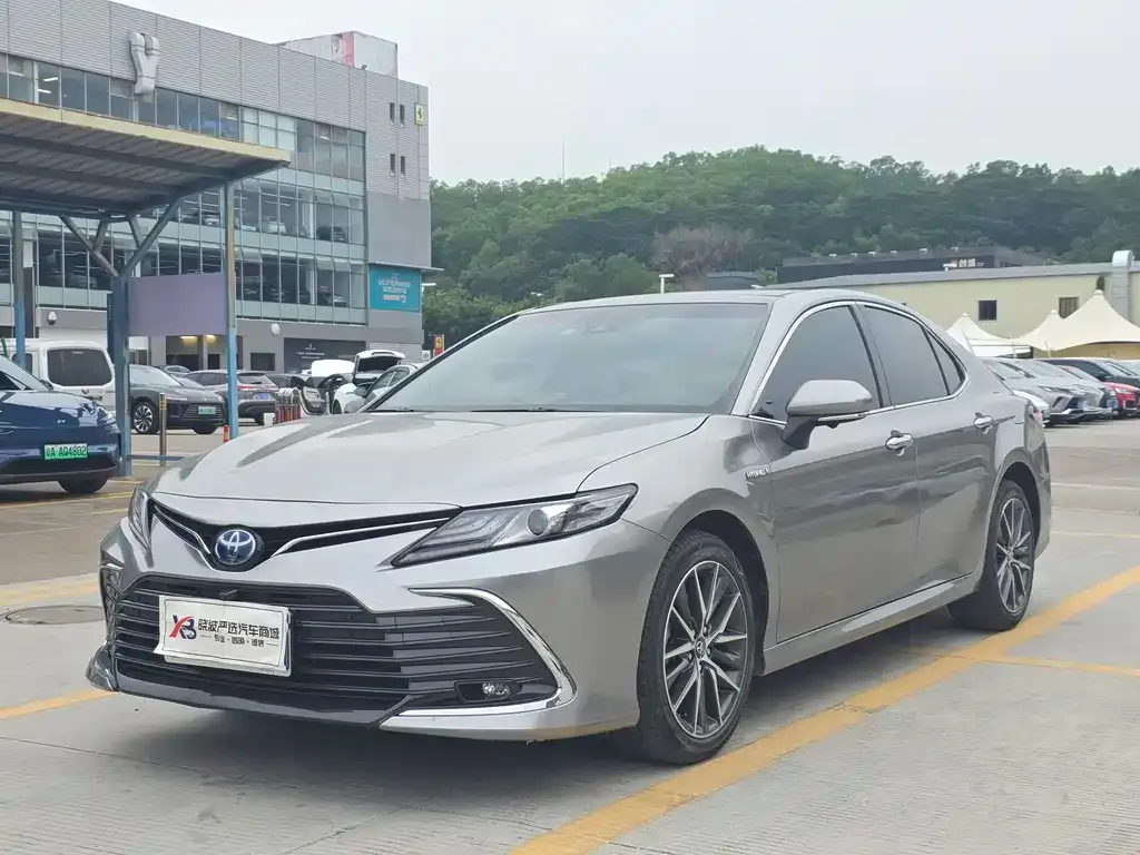 Toyota Camry — фото 10