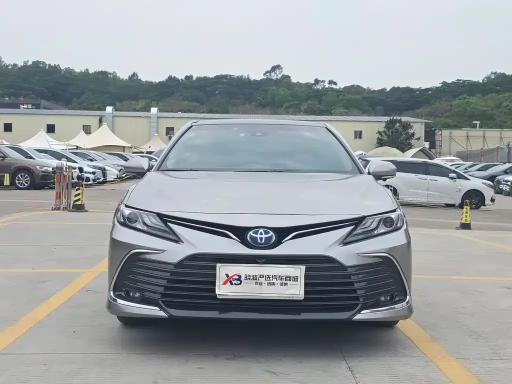 Toyota Camry — фото 2