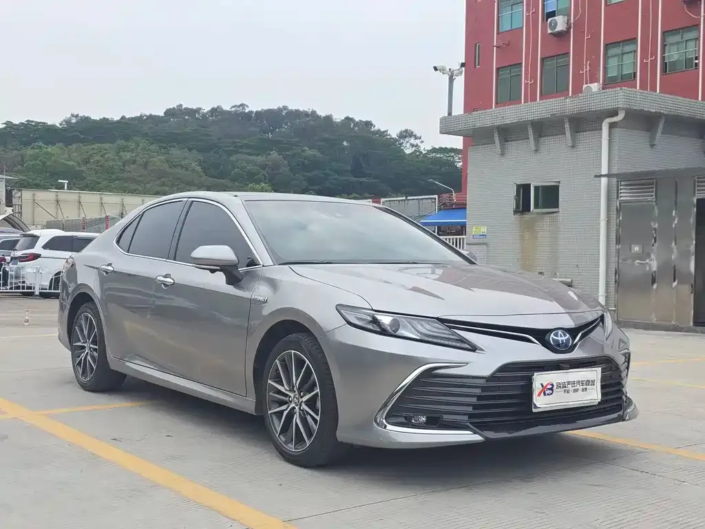 Toyota Camry — фото 8
